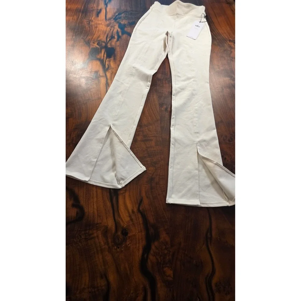 Alo Yoga Airbrush High-Waist Flutter Split Flare Streetwear Y2K Atheleisure